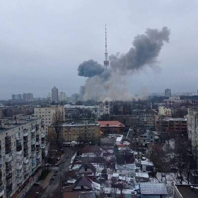 Россияне ударили по телевышке в Киеве: видео