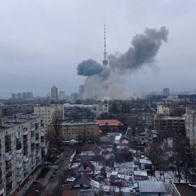 Россияне нанесли удар по телебашне в Киеве
