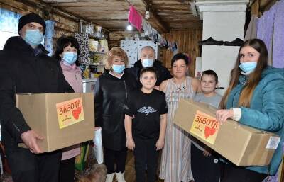 В Демидовском районе активисты акции «Забота» навестили три малообеспеченные семьи