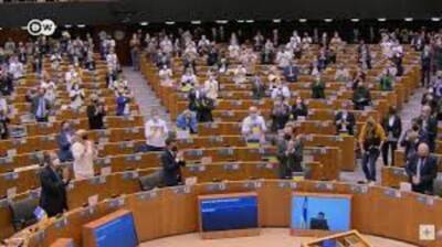 Европарламент поддержал предложение предоставить Украине статус страны-кандидата на вступление в ЕС.