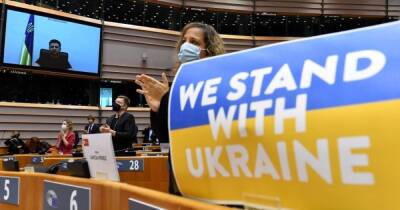 Против только 13 депутатов: предоставление Украине статуса страны-кандидата одобрил Европарламент
