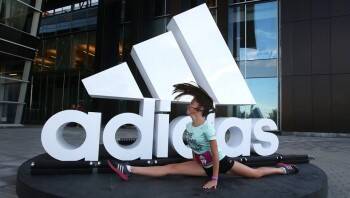 Adidas назвал дату закрытия всех магазинов в России