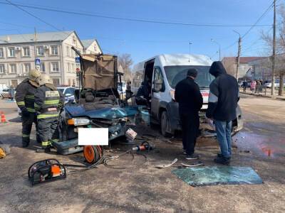 В Астрахани госпитализировали пять человек после ДТП с маршруткой