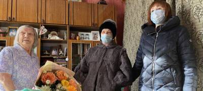 Республиканская больница имени В.А.Баранова поздравила свою медсестру со 100-летним юбилеем