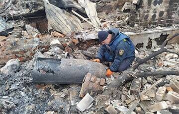 Спасатели показали, как обезвреживают огромную бомбу РФ