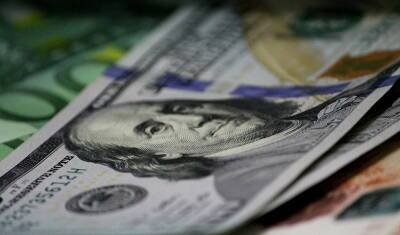 В банках Тюмени на 10 марта курс доллара и евро почти сравнялись