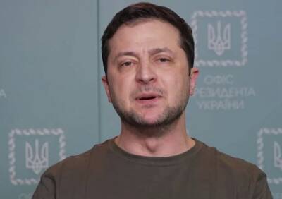 Зеленский разрешил жителям Украины применять оружие во время военного положения
