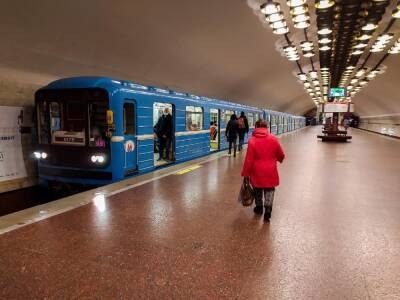 В метро Новосибирска престали работать Apple Pay и Google Pay