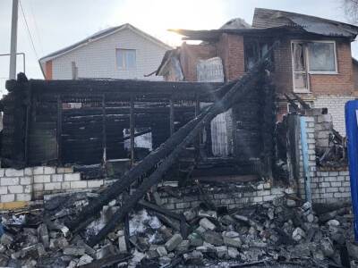 На севере Ульяновска сгорели два дома. Пострадал человек