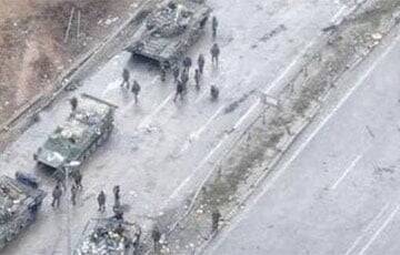 Британская разведка: Российская колонна под Киевом несет постоянные потери