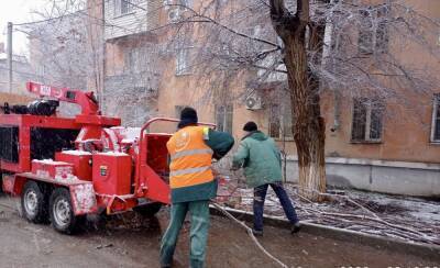 В Астрахани коммунальщики продолжают устранять последствия непогоды - astrakhanfm.ru - Астрахань
