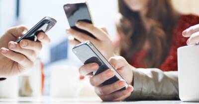 Смартфоны станут кирпичами: россиян предупредили о возможной блокировке iOS и Android