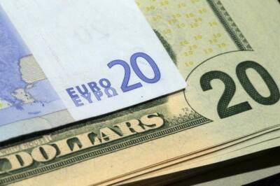Доллар идет в рост, а евро в основном стабилен