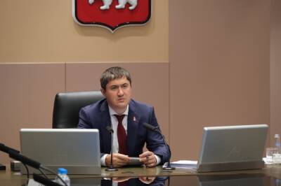 Глава Прикамья Махонин перечислит однодневный заработок беженцам Донбасса