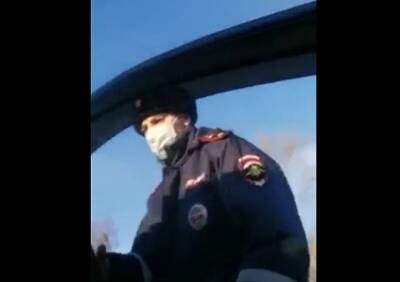 В Спасском районе засняли, как сотрудники ГИБДД силой вытащили водителя из автомобиля