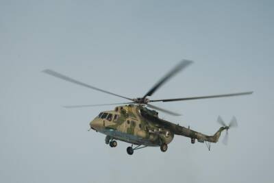 В небо над Новосибирском поднялись боевые вертолеты Ми-8