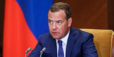 Медведев предупредил Запад о жестком ответе России на санкции