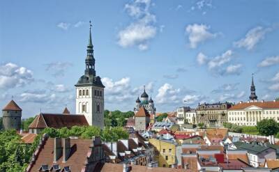 Эстония приостановила выдачу туристических виз россиянам