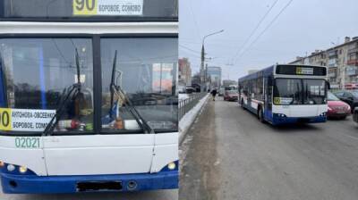 В Воронеже женщина выпала на дорогу из автобуса №90