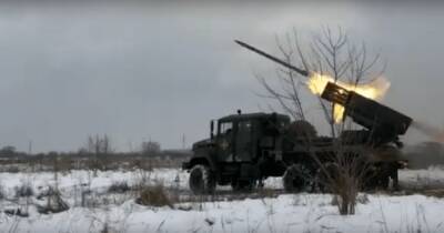 Украинские военные применяют новейшие РСЗО "Верба", созданные на базе "Града" (видео)
