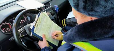 Автоинспекторы в Петрозаводске остановили двух водителей, рисковавших жизнью детей