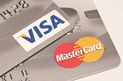 Нужно ли срочно закрывать карты Visa и Mastercard