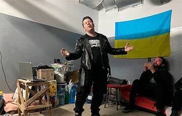 Уроженец Жодино Евгений Литвинкович дал концерт в подвале Киева