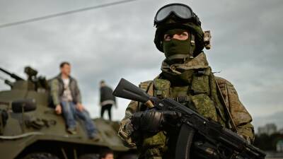 Передвижные хлебозаводы и мобильные бани: как устроен быт российских военных на Украине
