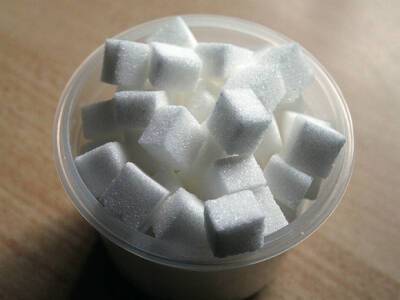 Россияне начали обменивать вещи на дефицитный сахар
