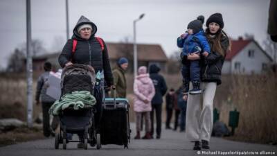 Польша приняла важнейший закон про помощь беженцам из Украины: наших граждан ждут в школах и больницах