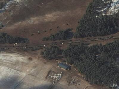 Спутниковые снимки показывают, что 40-километровая колонна российских войск под Киевом рассредоточилась