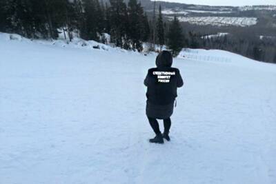 Турист на лыжах врезался в девушку в Иркутской области и умер