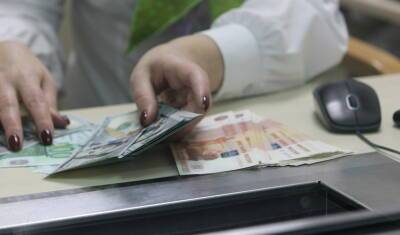 В Тюмени закрылась часть обменников, а евро превысил 130 рублей