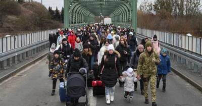 Часть украинских беженцев заберут из Польши в Грецию