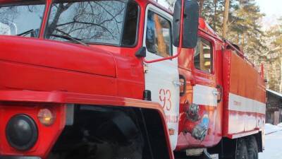 На тюменской трассе пожарные спасли автомобилистку от переохлаждения