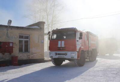 В Гатчинском районе спасатели "потушили" горящий автомобиль