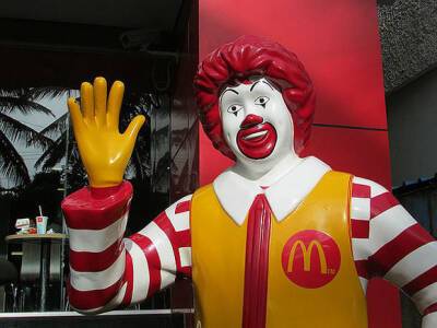 McDonald`s собирается с 14 марта приостановить работу ресторанов в России