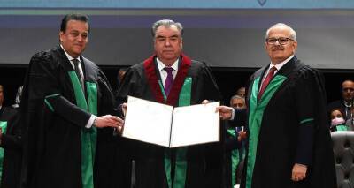 Эмомали Рахмон удостоен звания «Почетный доктор» Каирского университета