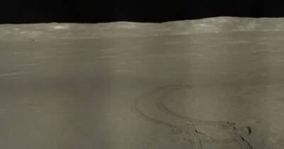 Извилистая дорога. Китайский луноход прислал новый снимок с обратной стороны Луны (фото)