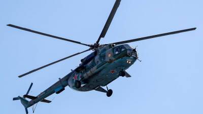 В Псковской области при посадке опрокинулся вертолет Ми-8