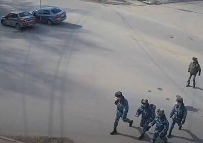 Столкновение двух легковушек на улице Каширина попало на видео