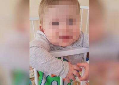 В подъезде жилого дома в Екатеринбурге обнаружили младенца в коляске