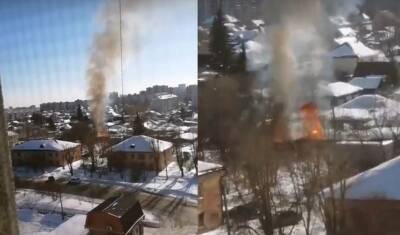 В Тюмени в районе улицы Волгоградской загорелся частный дом