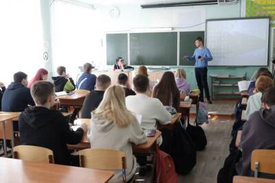 Дети из Донбасса начали учебу в школе Дзержинска