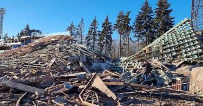 Российские войска разбомбили стадион черниговской "Десны" (фото)