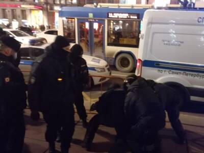 В Петербурге отправили под стражу обвиняемого в нападении на полицейского участника несогласованного митинга