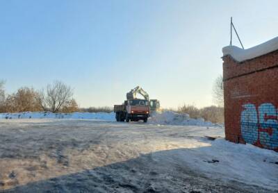 Глазовские активисты добились вывоза снега с водоохранной зоны