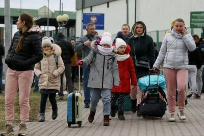 Польша упростит доступ к рынку труда украинским беженцам