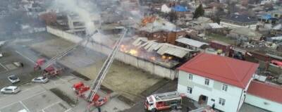 Пожар на складе деревянной тары в Ростове-на-Дону тушат 70 спасателей