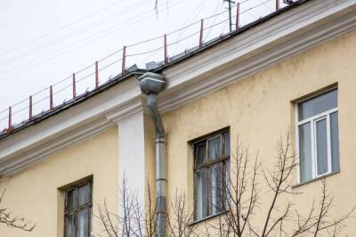 Женщина выпала из окна больницы в Челябинской области